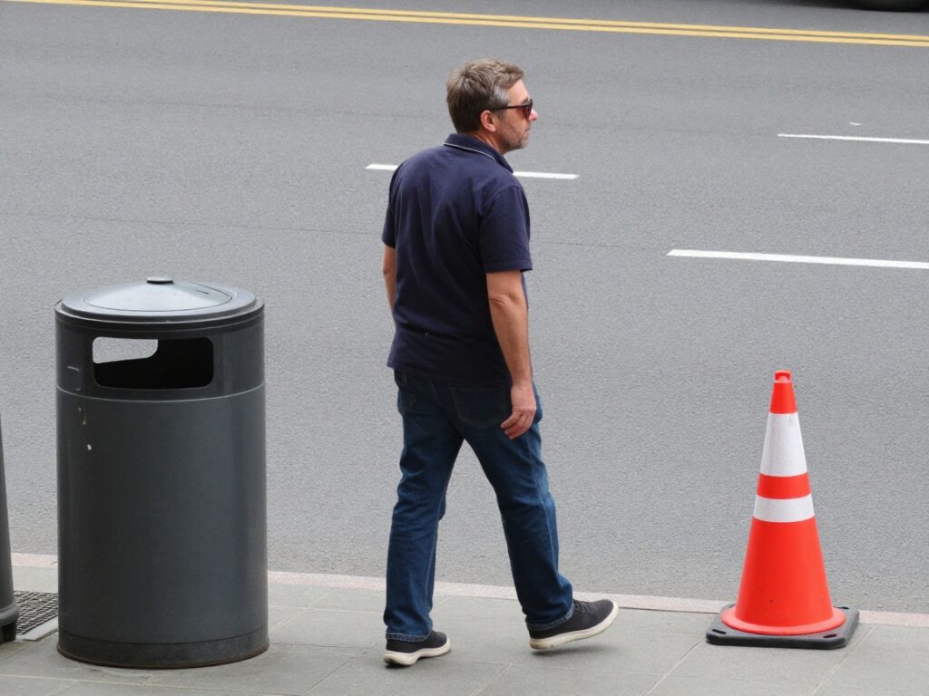 Photo with unwanted object before using a free AI photo editor